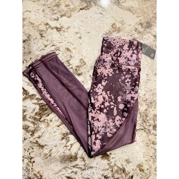 Under Armour : Camo Workout Pants - Picture 3 of 10